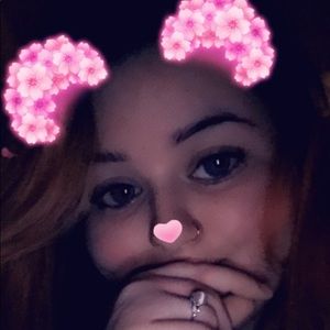 Meet your Posher, Lora